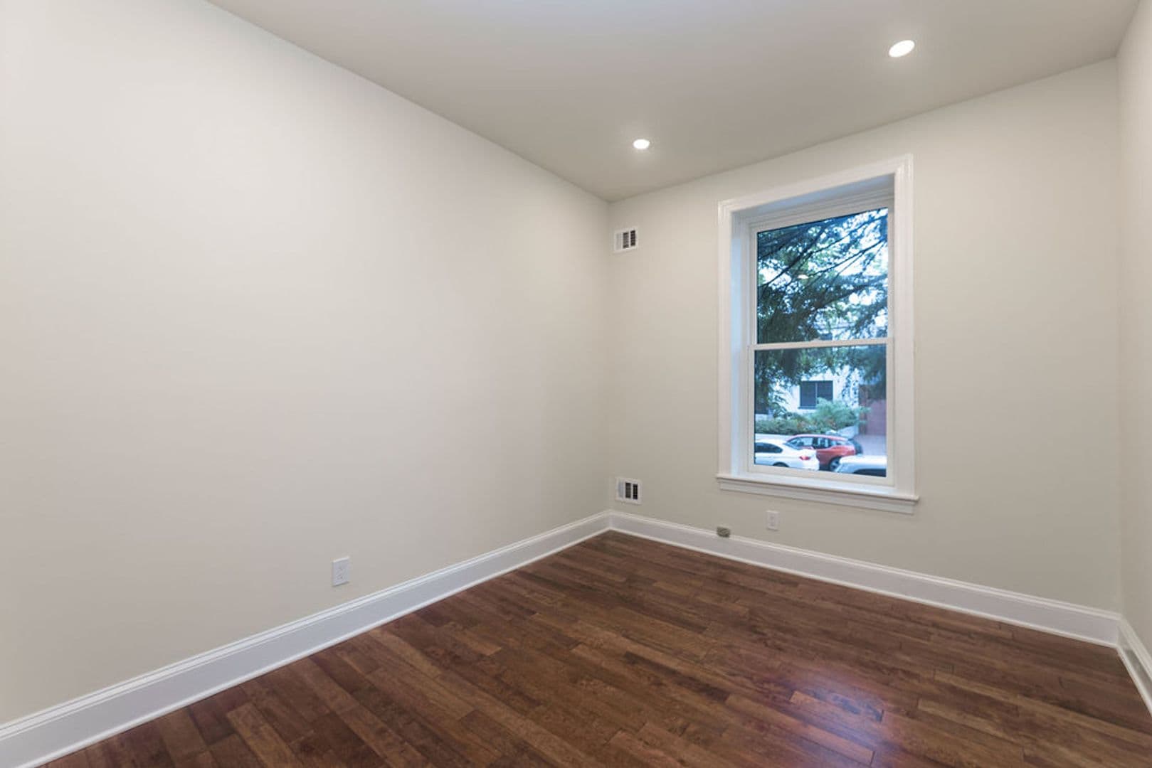 Washington Apartment: 719 G Street, SE