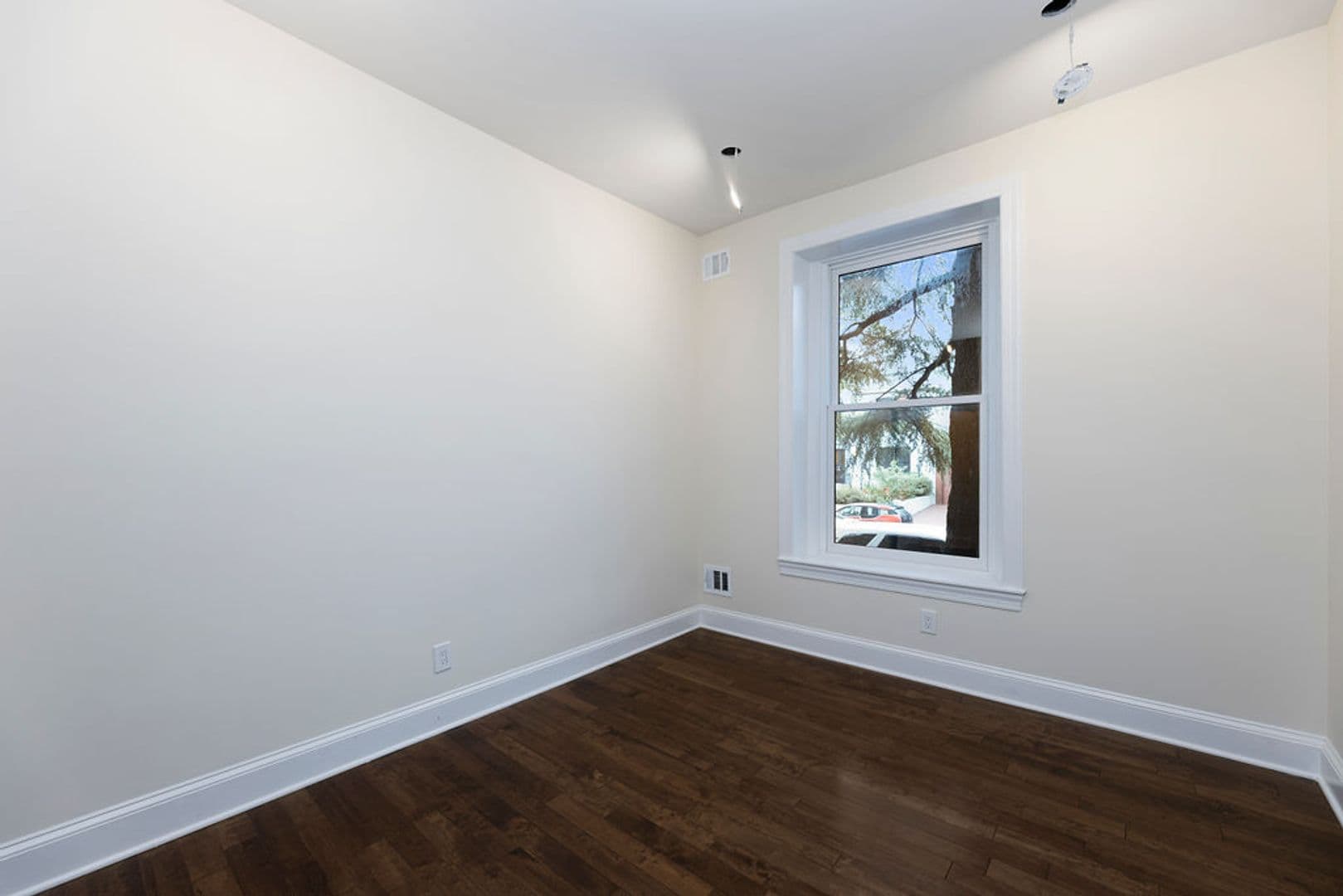 Washington Apartment: 719 G Street, SE