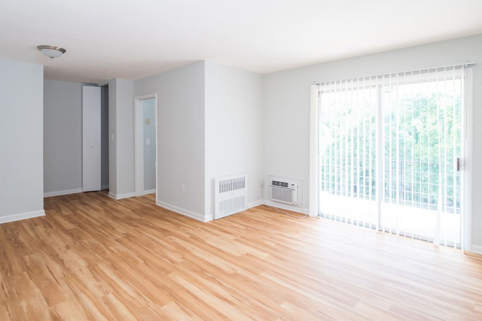 Baltimore Apartment: 707 Nottingham Road