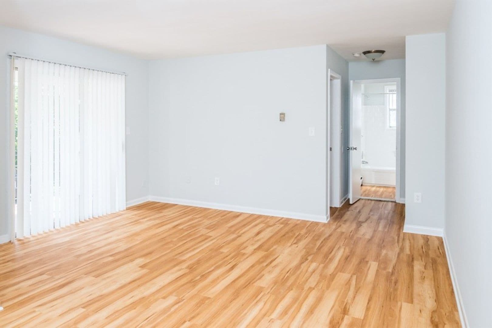 Baltimore Apartment: 707 Nottingham Road