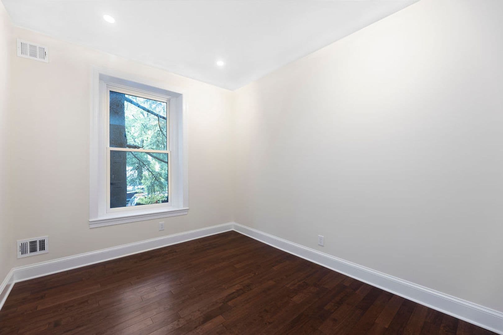 Washington Apartment: 719 G Street, SE