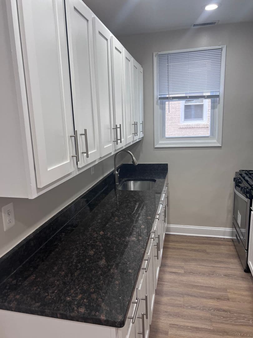 Takoma Park Apartment: 8505 Flower Ave