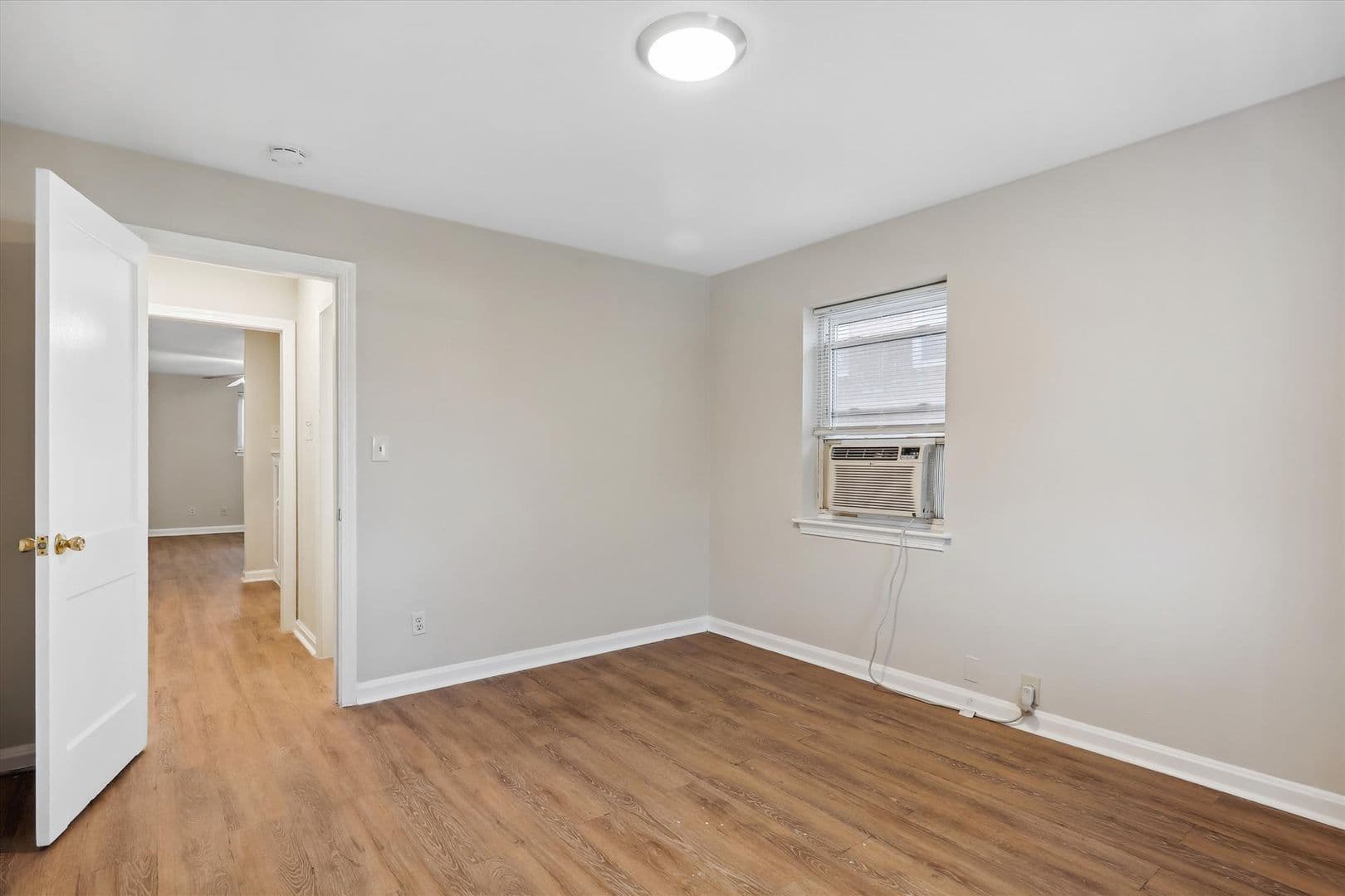 Takoma Park Apartment: 8505 Flower Ave