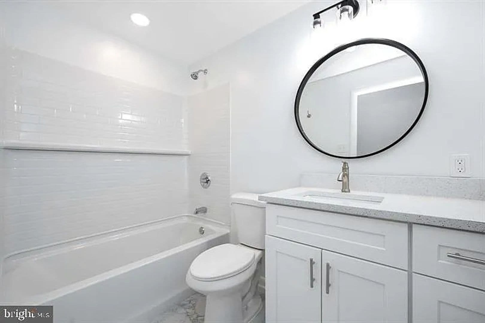 Haddon Heights Apartment: 11-17 S Black Horse Pike