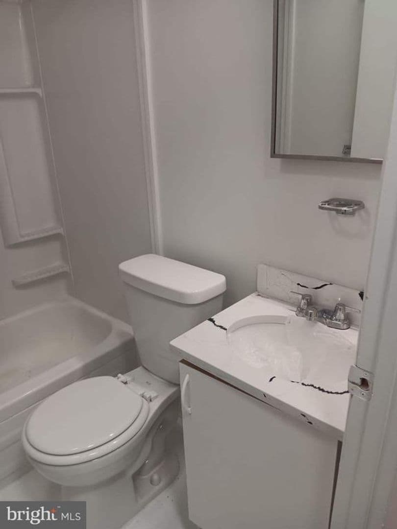 Collingswood Apartment: 541 Haddon Avenue