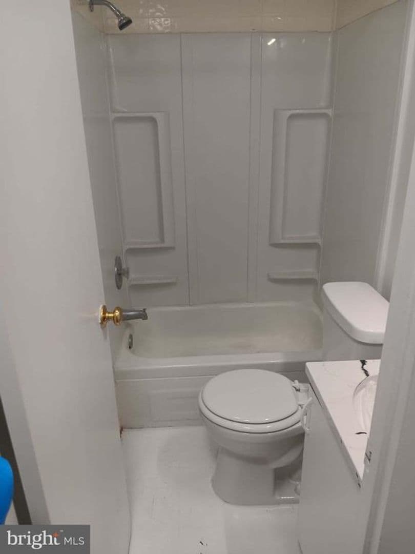 Collingswood Apartment: 541 Haddon Avenue