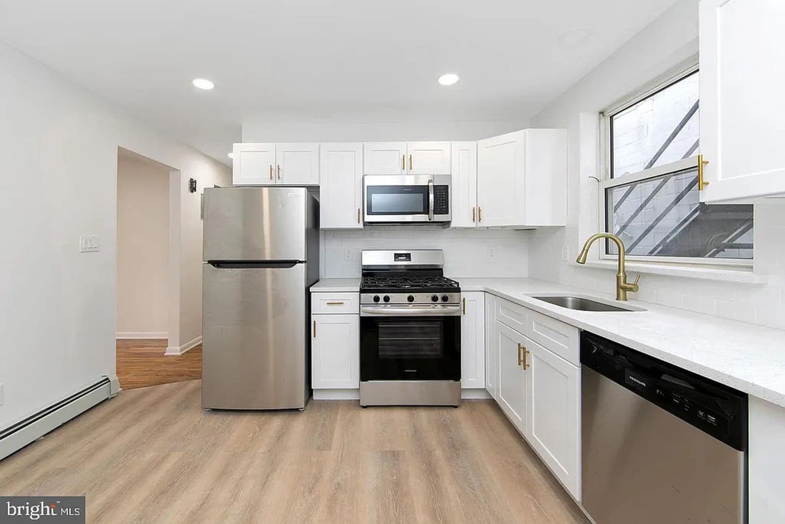Haddon Heights Apartment: 11-17 S Black Horse Pike