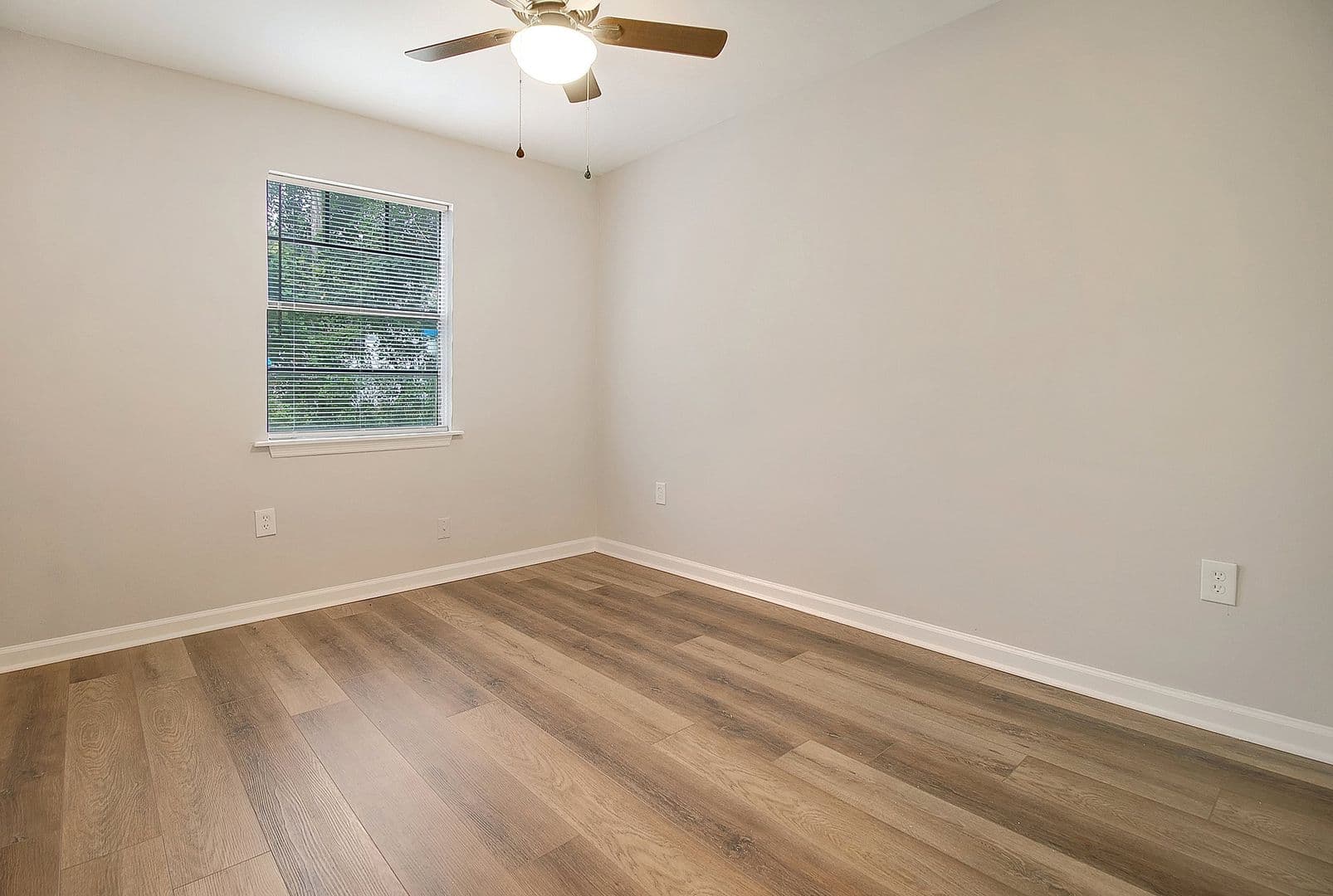 North Charleston Apartment: 4003 S Rhett Ave