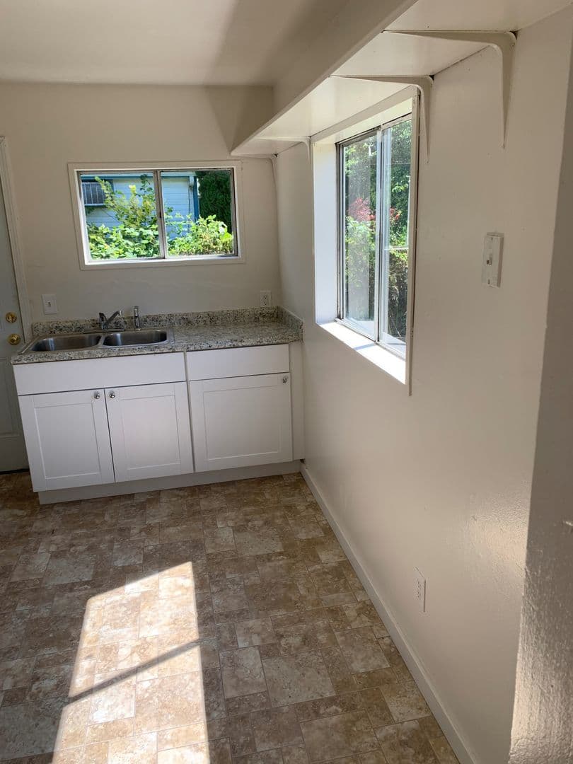Corvallis House: 2425 SW Pickford