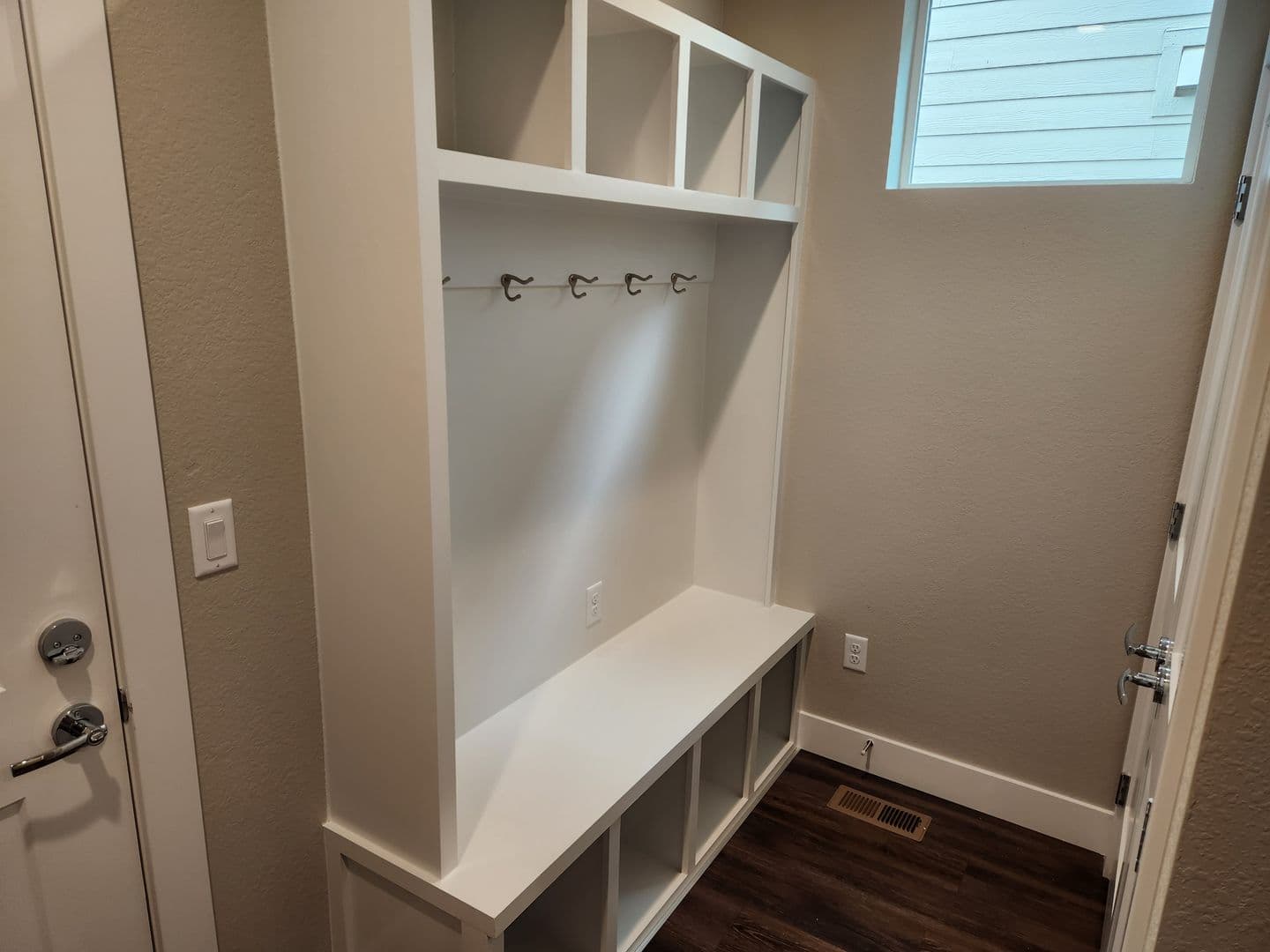 Aurora House: 21525 E 59th Pl