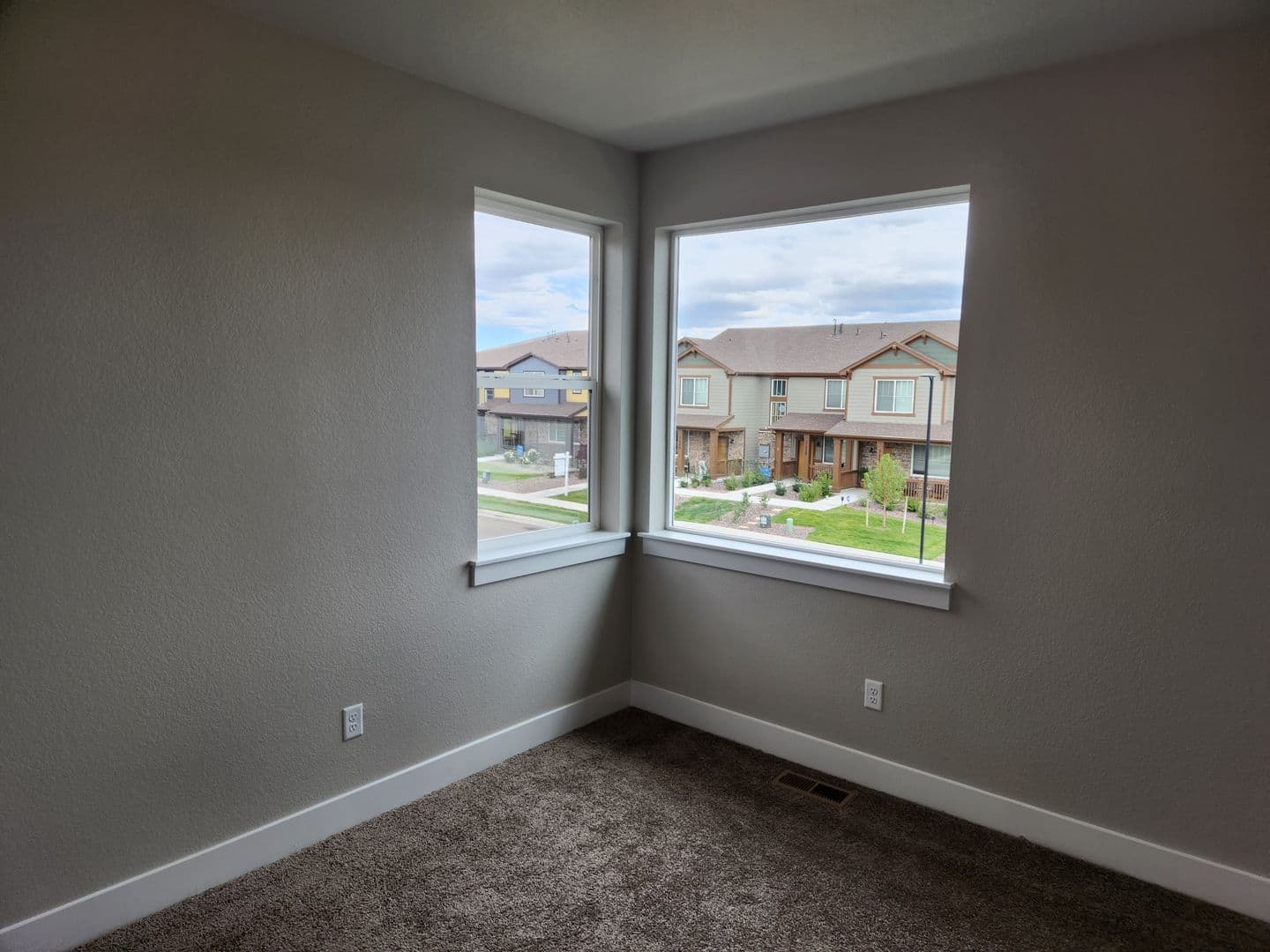 Aurora House: 21525 E 59th Pl
