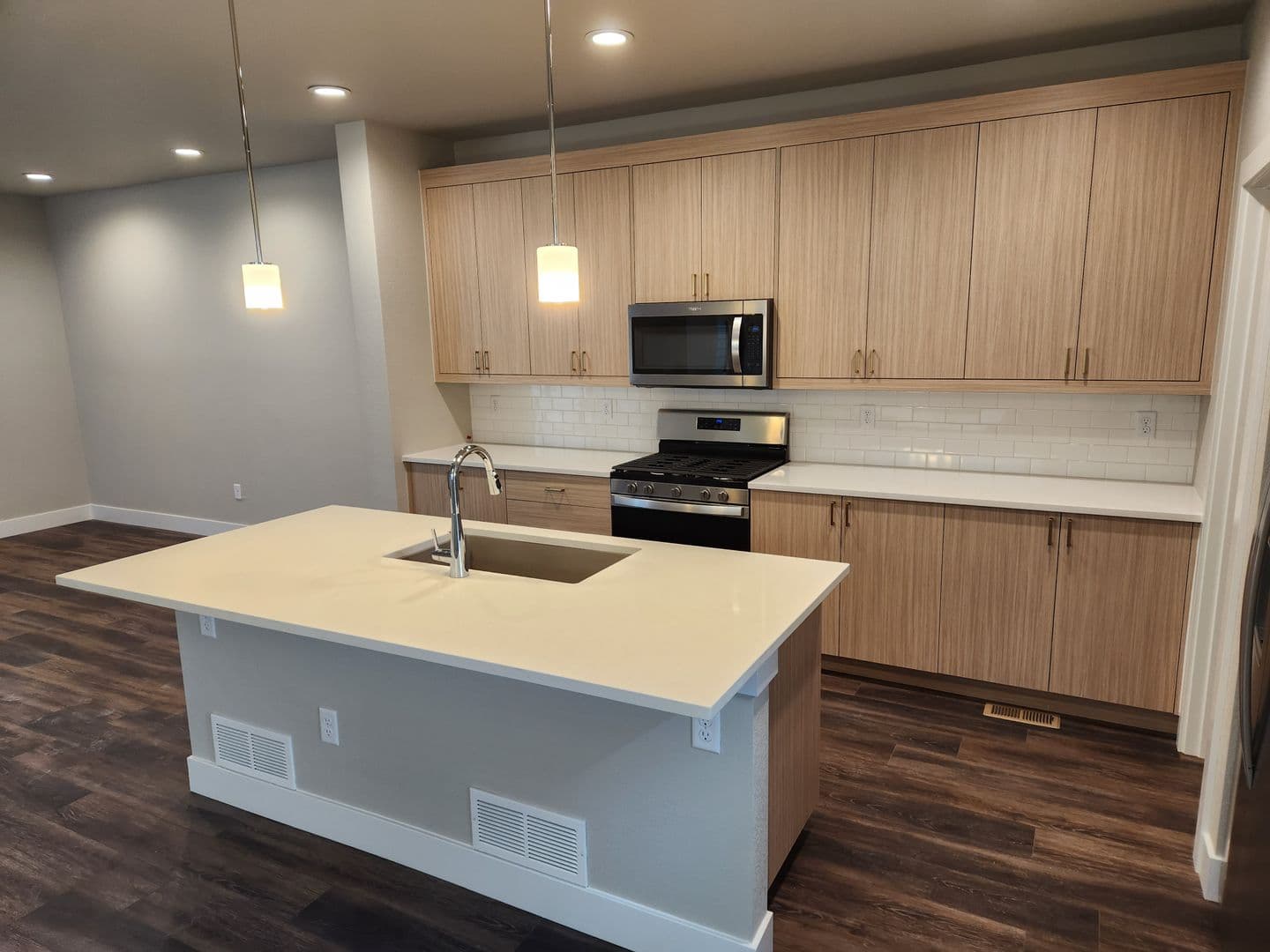 Aurora House: 21525 E 59th Pl