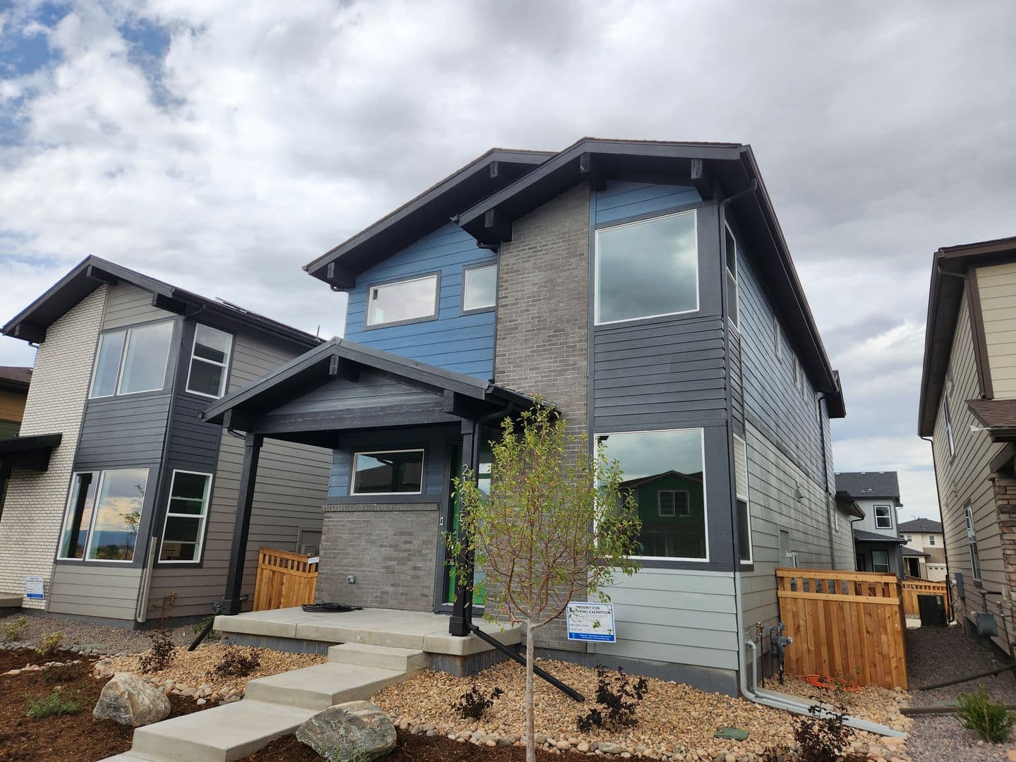 Aurora House: 21525 E 59th Pl