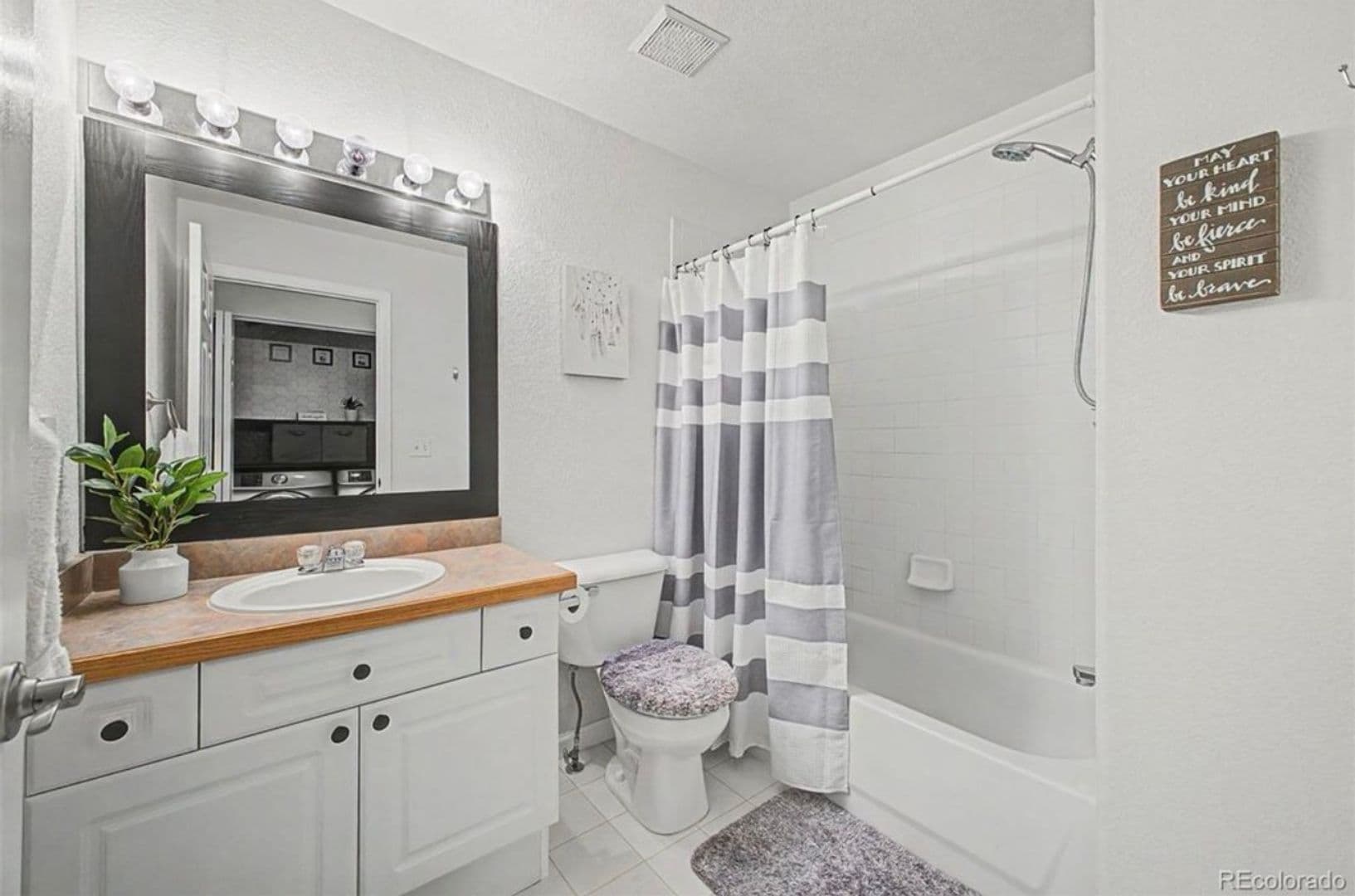 Thornton House: 13056 Harrison Dr