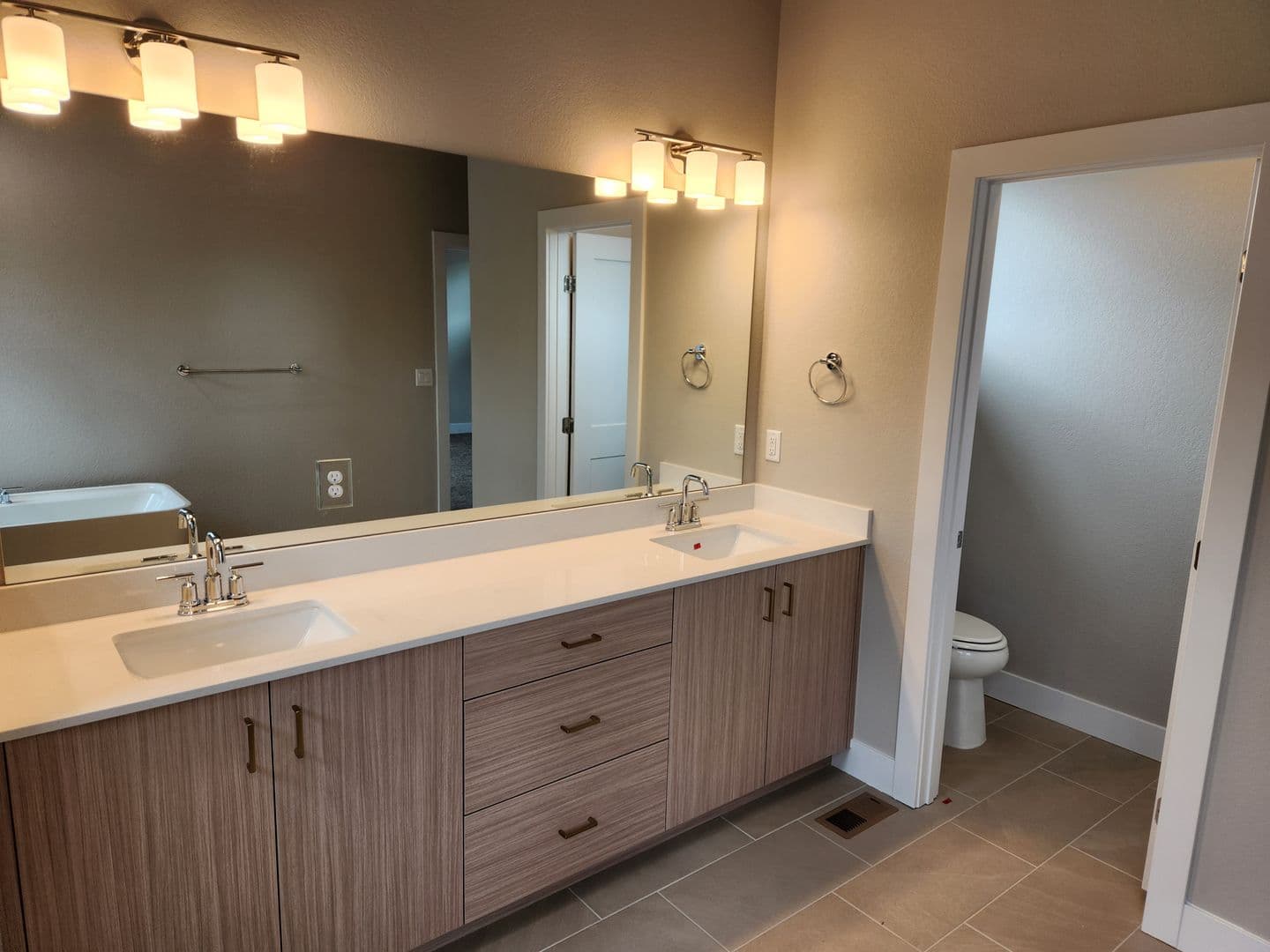 Aurora House: 21525 E 59th Pl