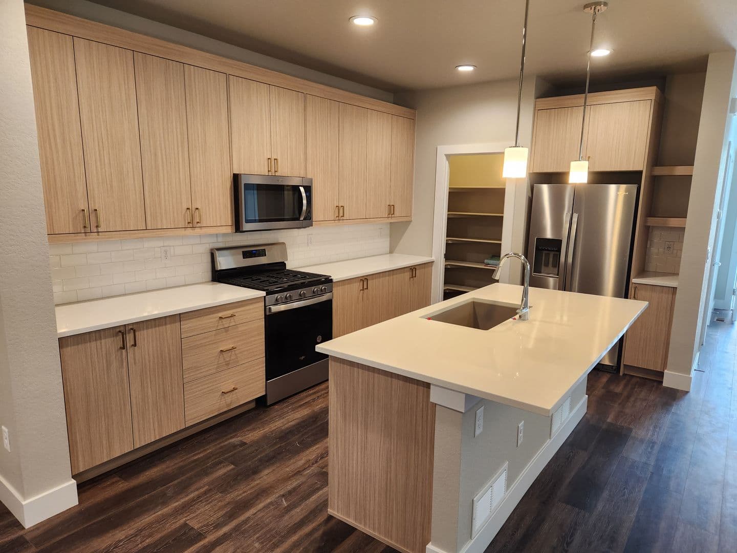 Aurora House: 21525 E 59th Pl