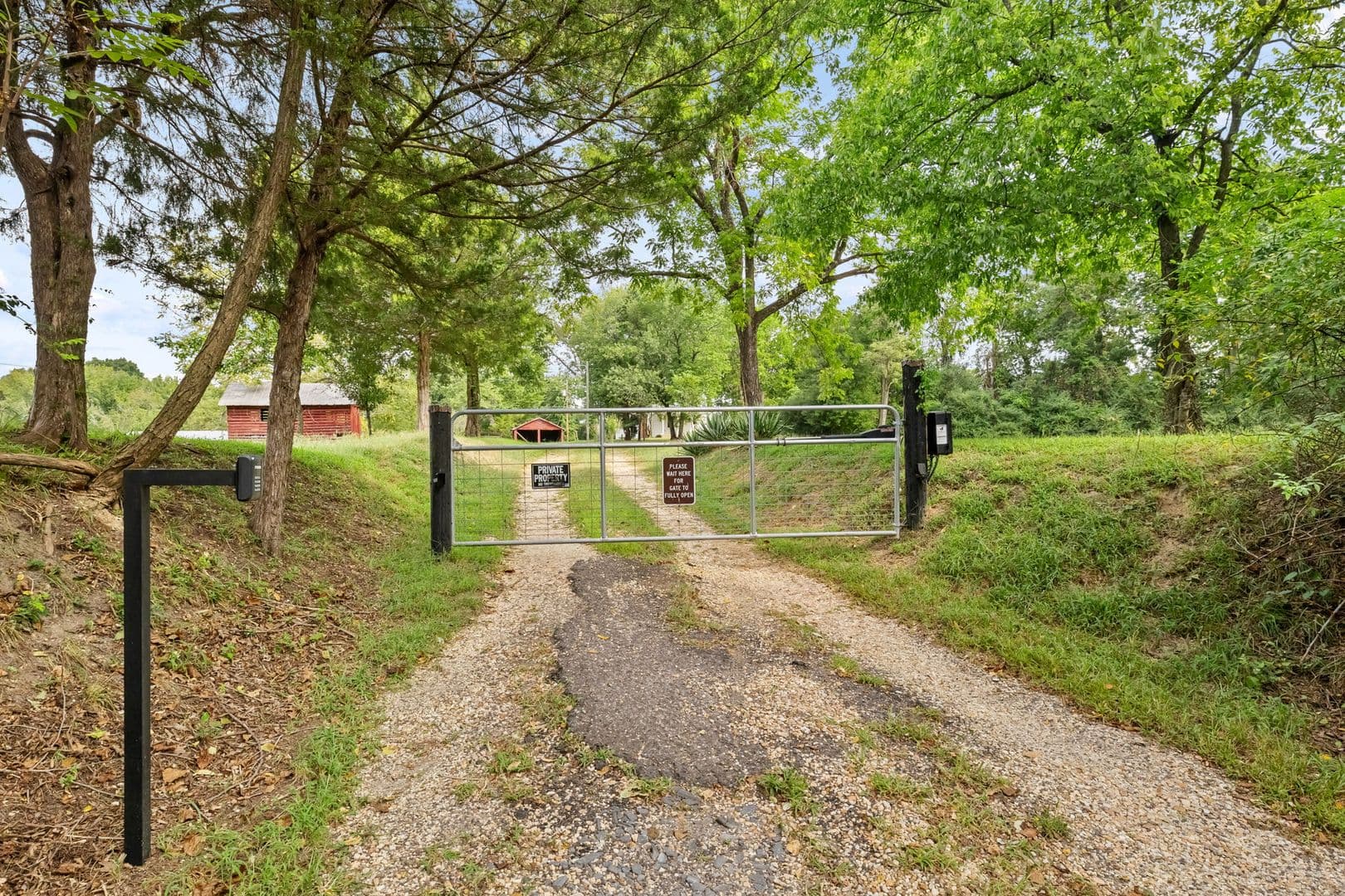 King George House: 1457 Caledon Road