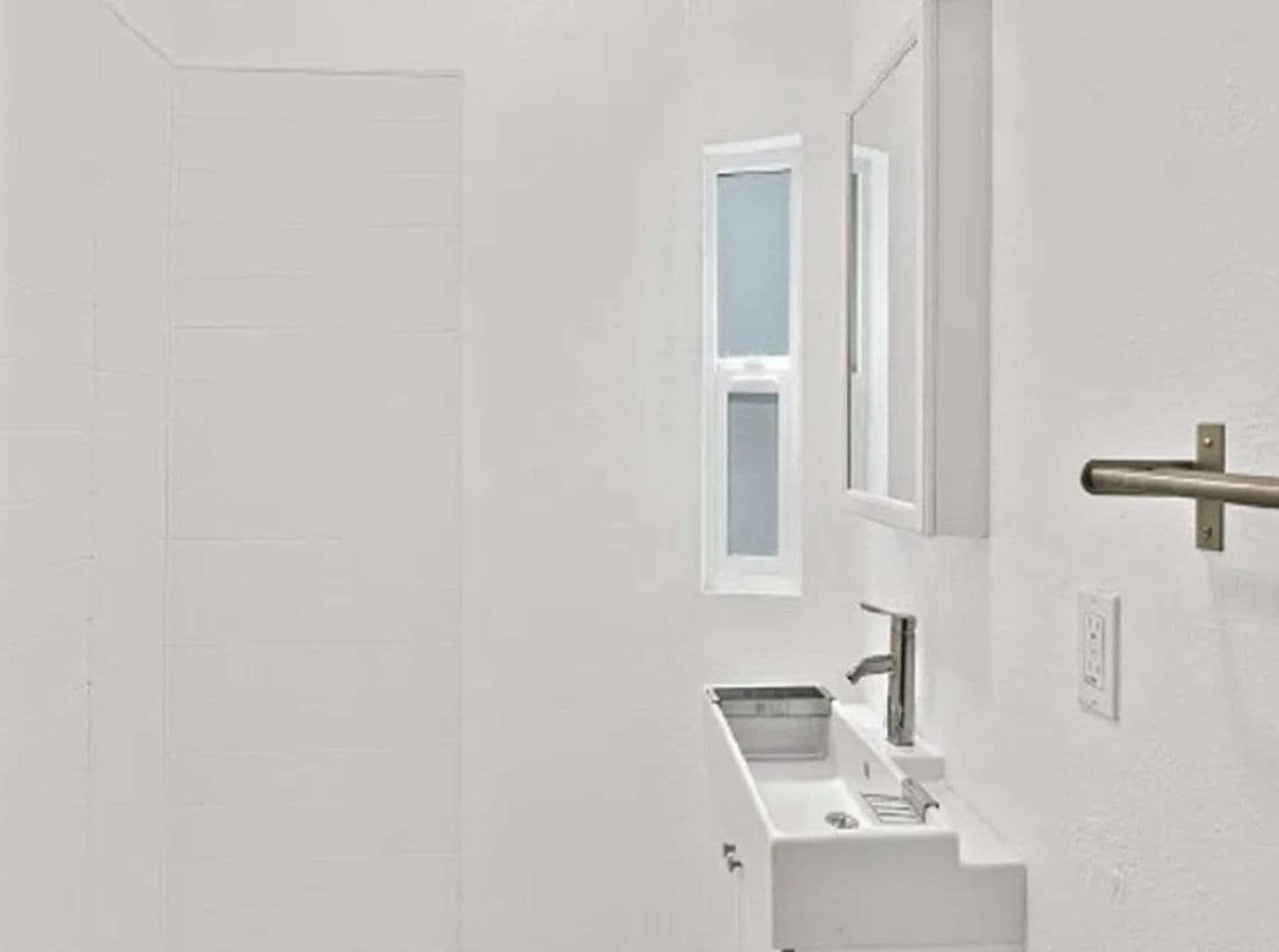 Oakland Apartment: 1084 24th St