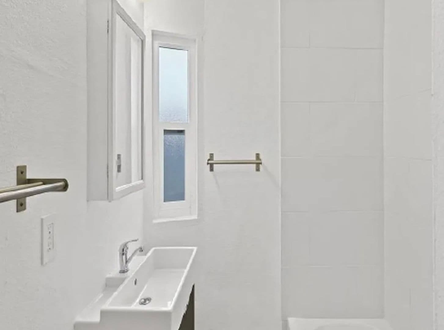 Oakland Apartment: 1084 24th St