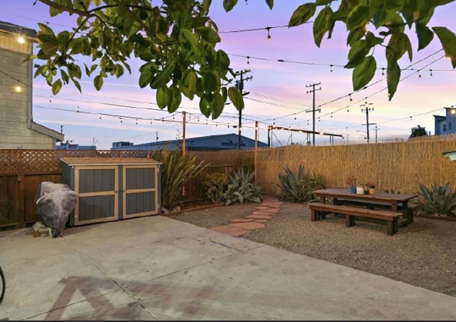 Oakland Apartment: 1084 24th St