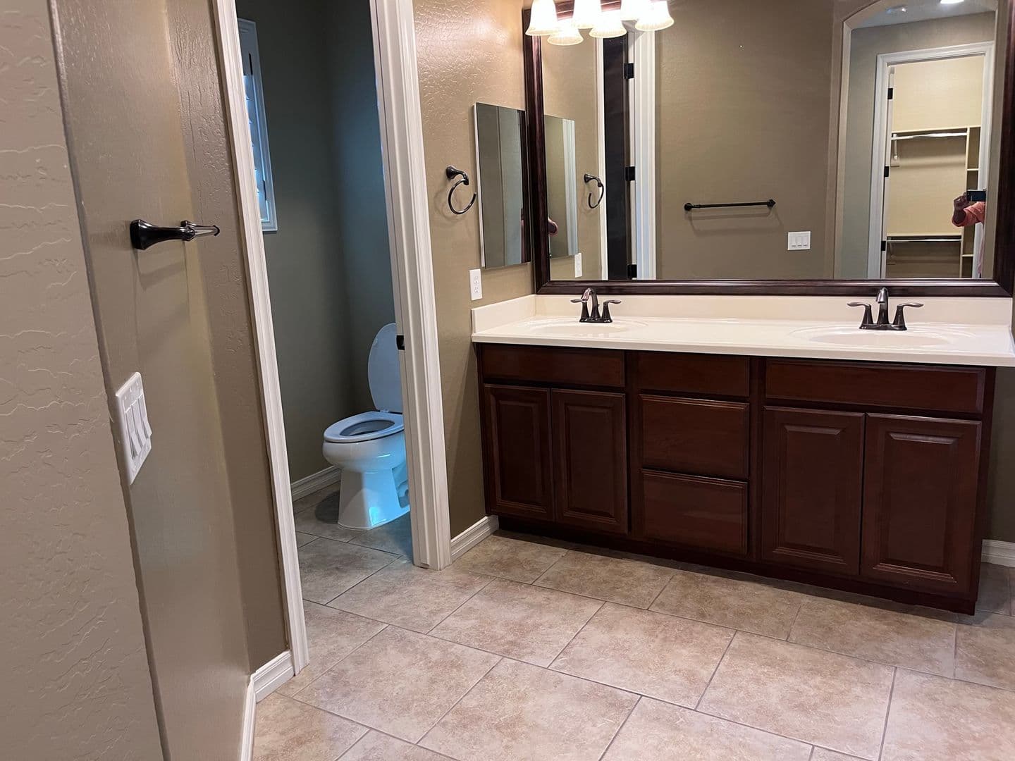 Gilbert House: 1046 S Annie Ln
