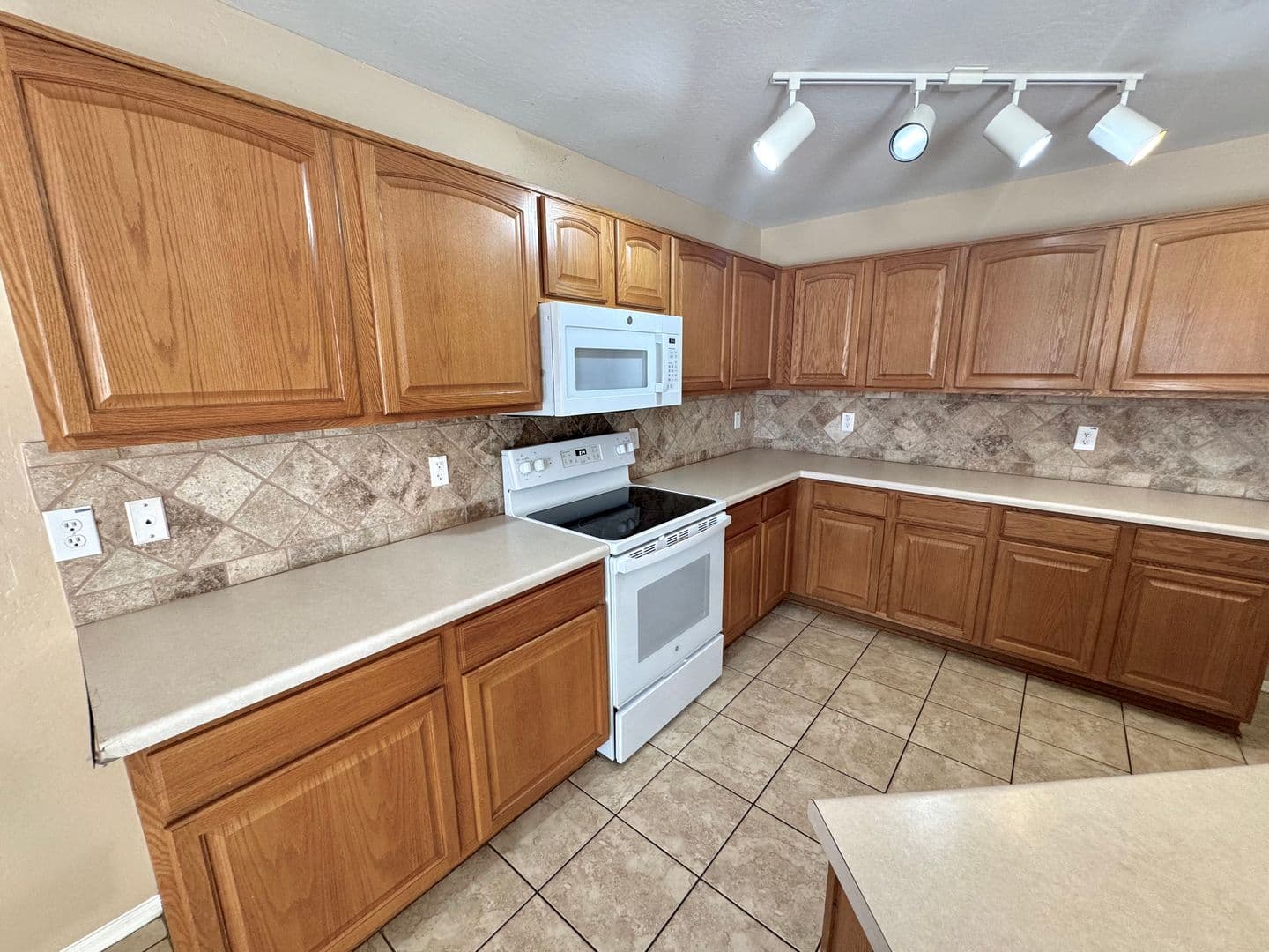 San Tan Valley House: 1403 E Rolls Rd