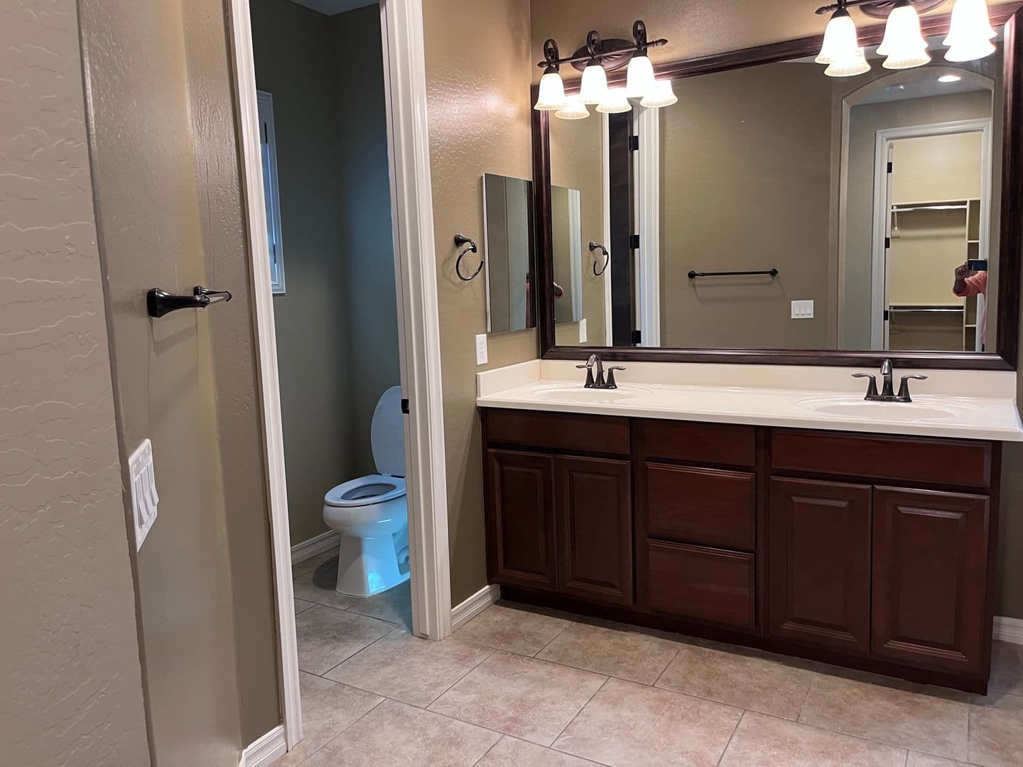 Gilbert House: 1046 S Annie Ln