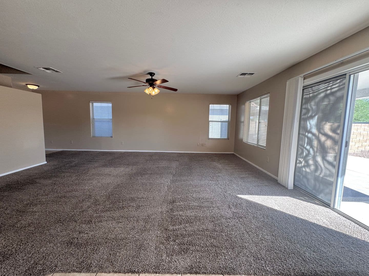 San Tan Valley House: 1403 E Rolls Rd