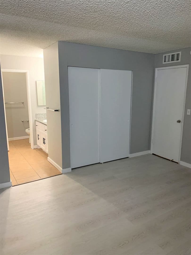 Phoenix Apartment: 3357 W Harmont Dr.