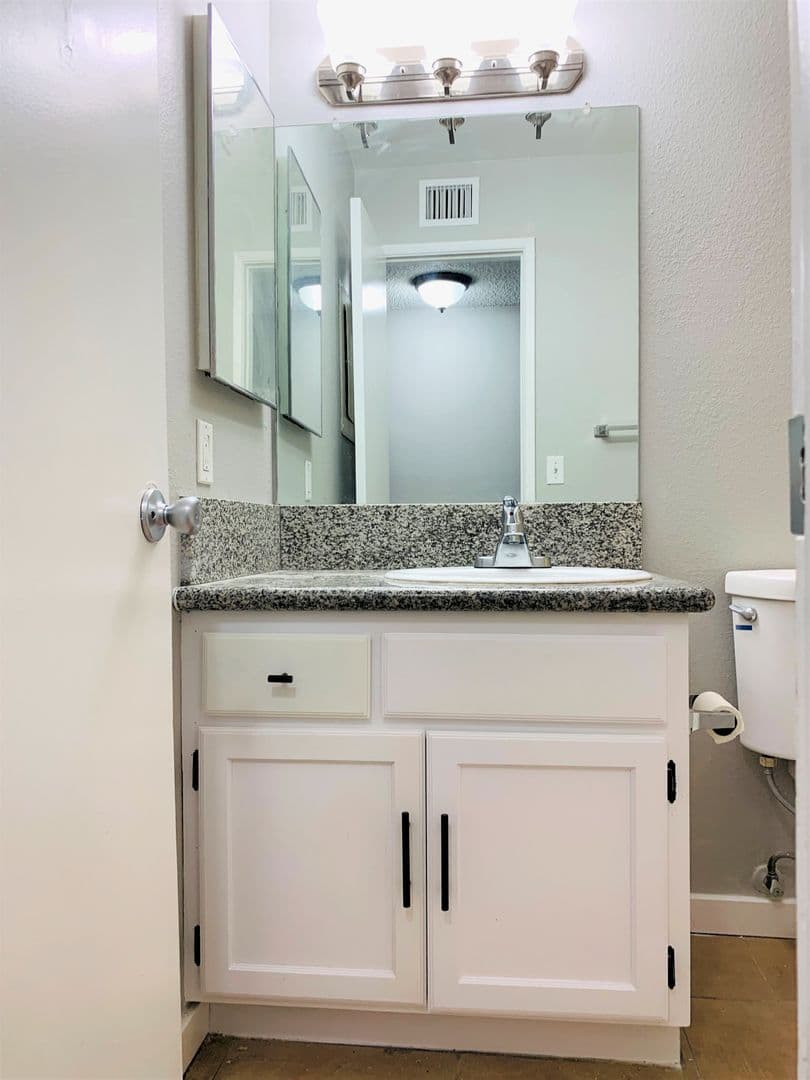 Phoenix Apartment: 3357 W Harmont Dr.