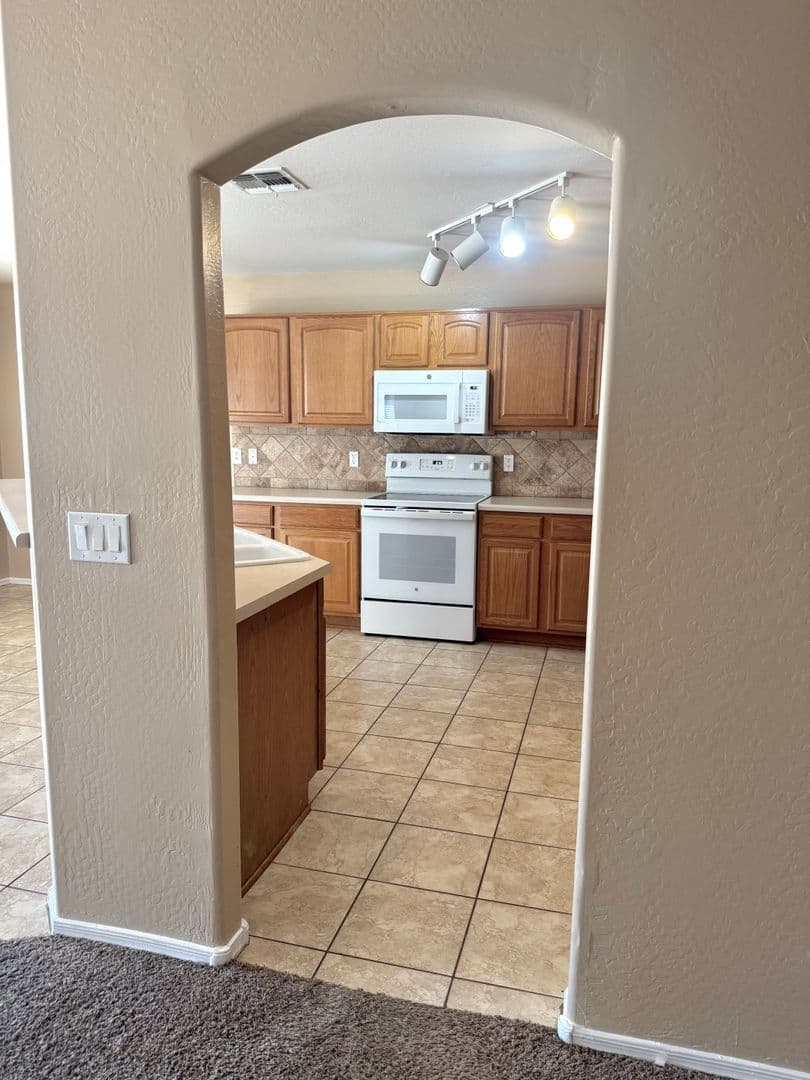 San Tan Valley House: 1403 E Rolls Rd