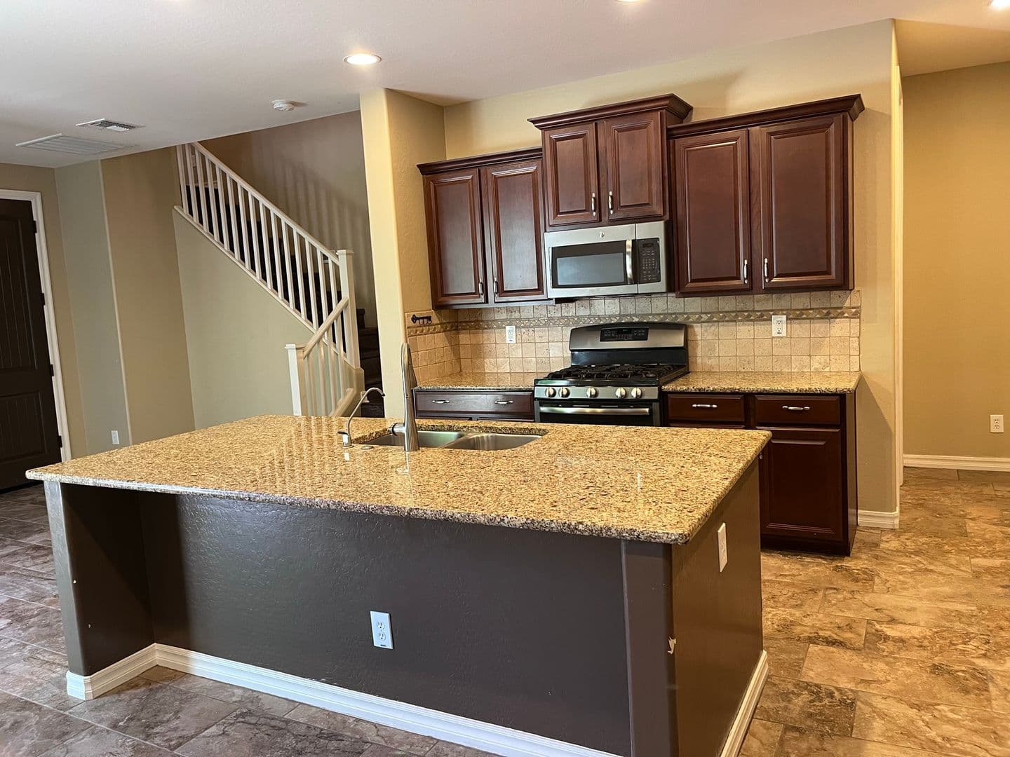 Gilbert House: 1046 S Annie Ln