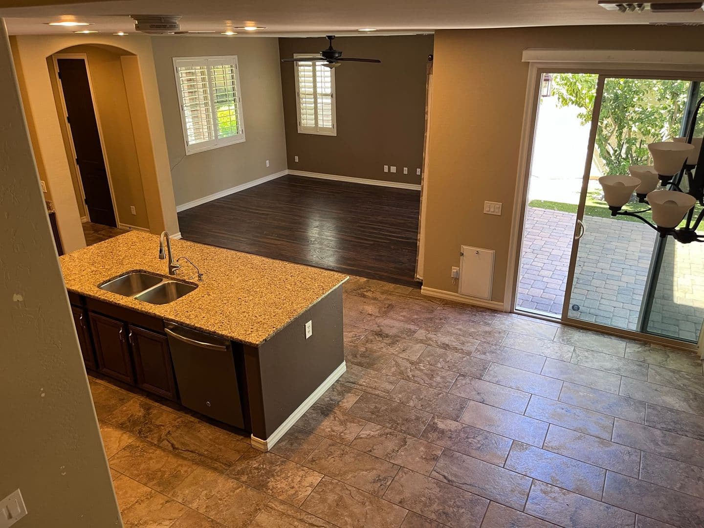 Gilbert House: 1046 S Annie Ln