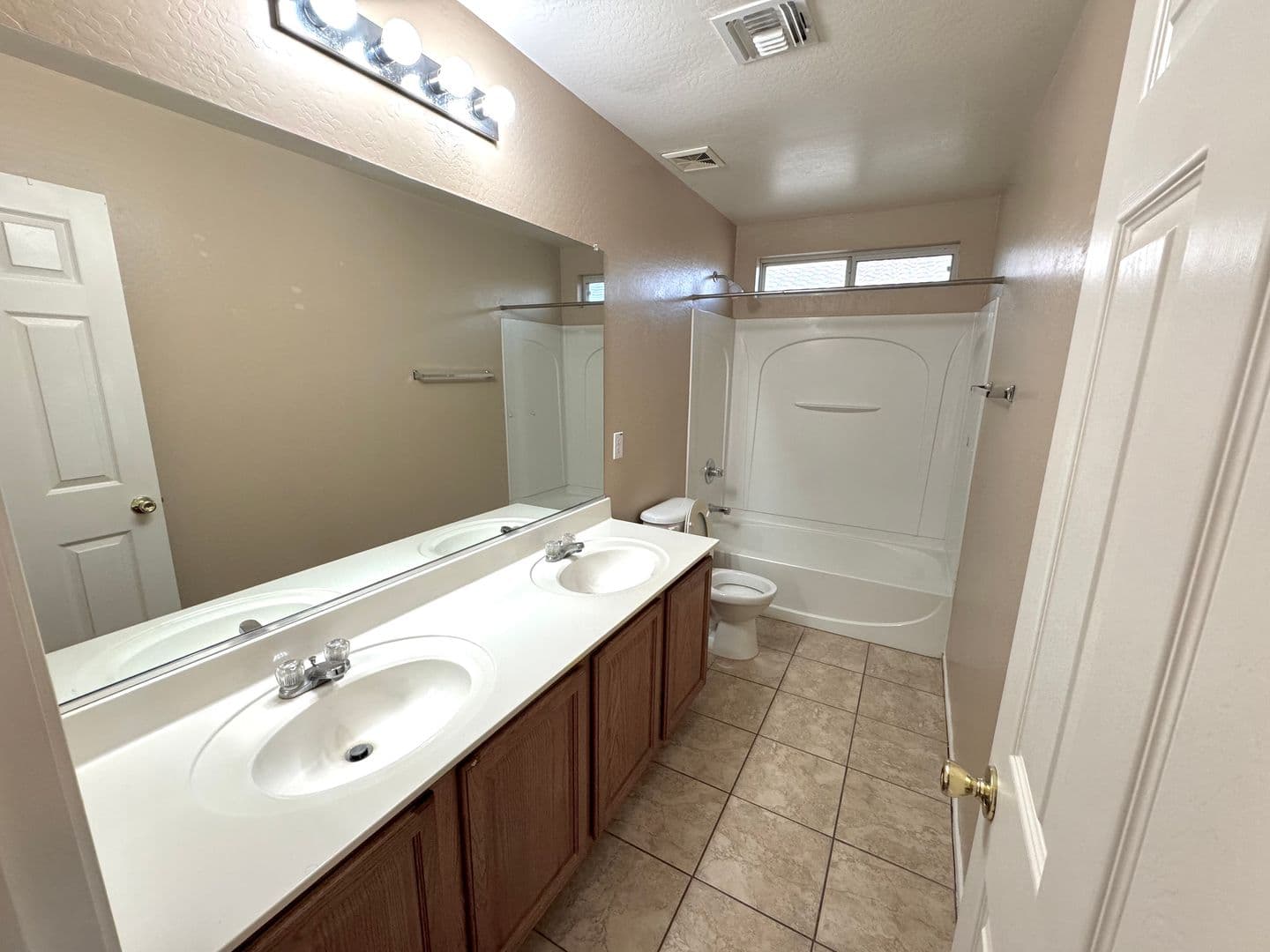San Tan Valley House: 1403 E Rolls Rd