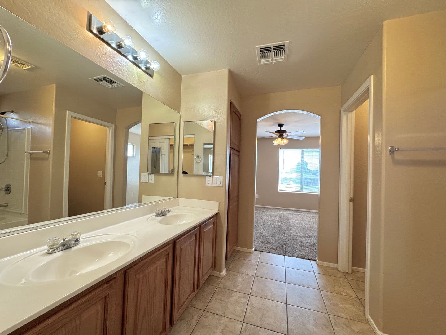 San Tan Valley House: 1403 E Rolls Rd