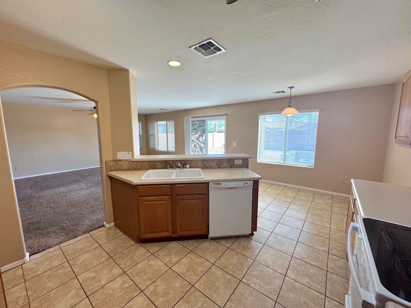 San Tan Valley House: 1403 E Rolls Rd