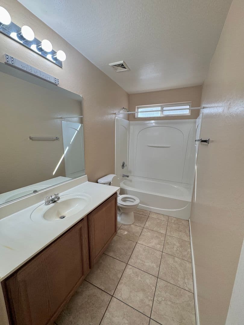 San Tan Valley House: 1403 E Rolls Rd