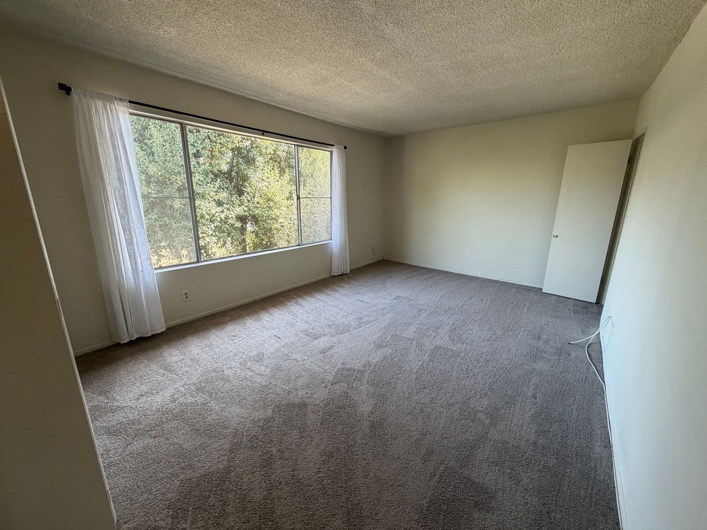 Santa Monica Apartment: 2210 3rd St