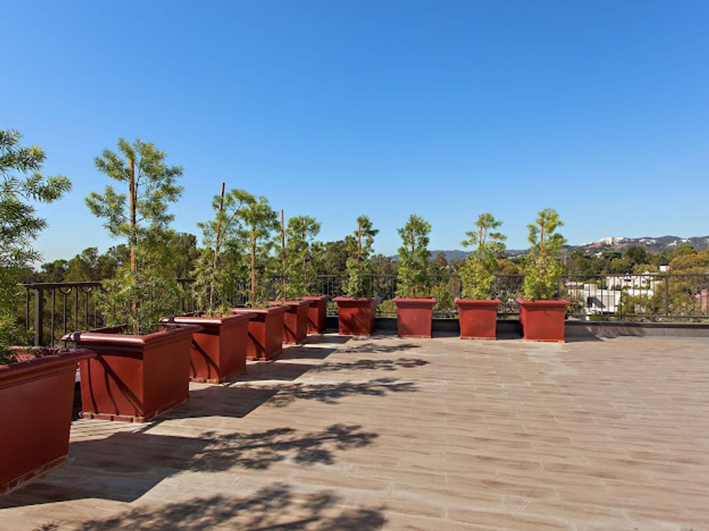 Los Angeles Apartment: 610 Levering Ave