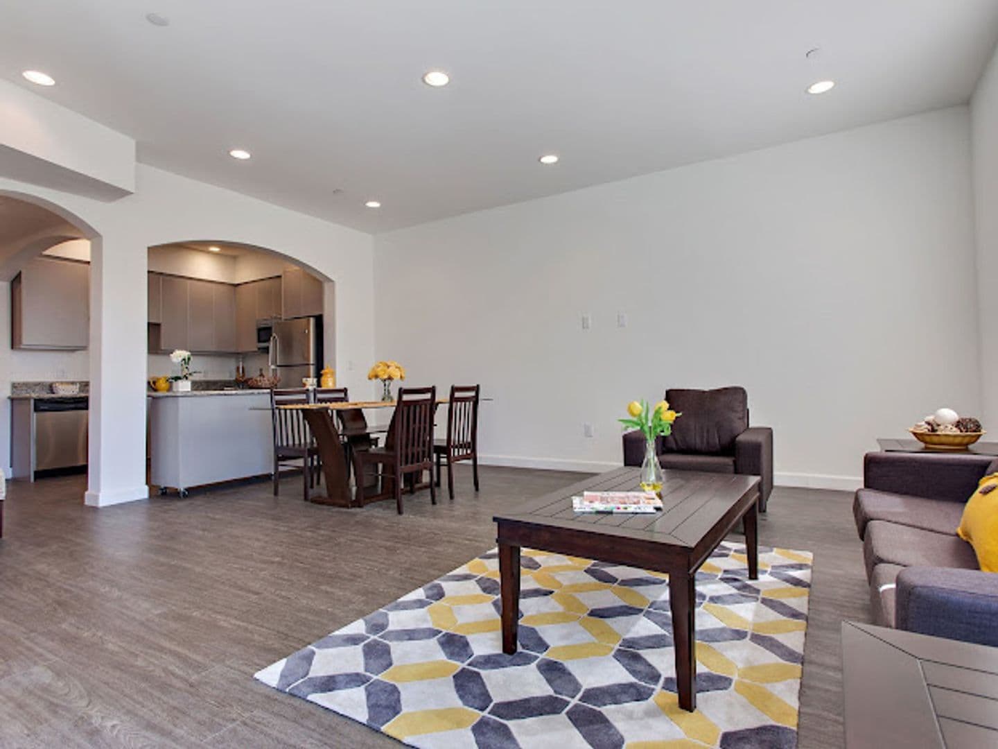 Los Angeles Apartment: 610 Levering Ave
