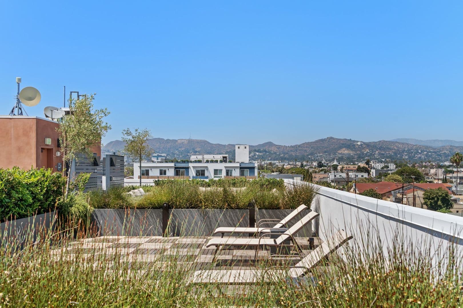 Los Angeles Apartment: 4807 Elmwood Avenue