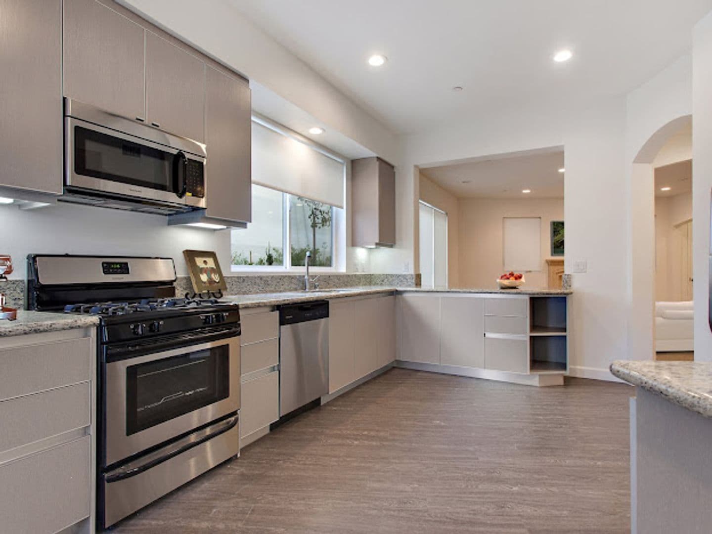 Los Angeles Apartment: 610 Levering Ave
