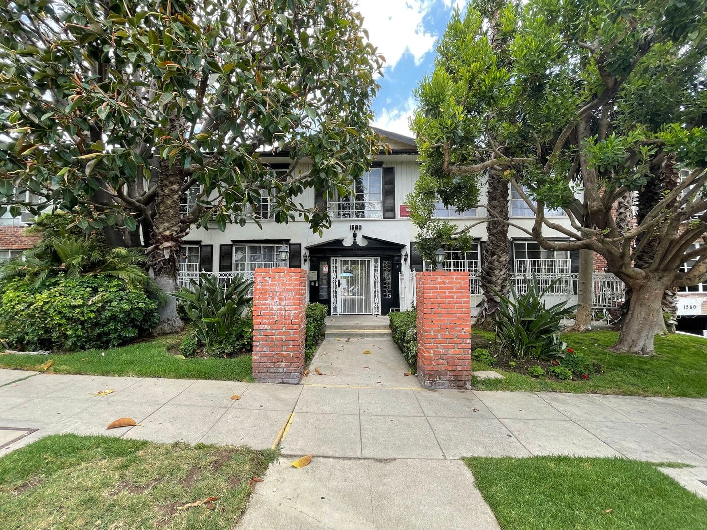 Los Angeles Apartment: 1560 N Laurel