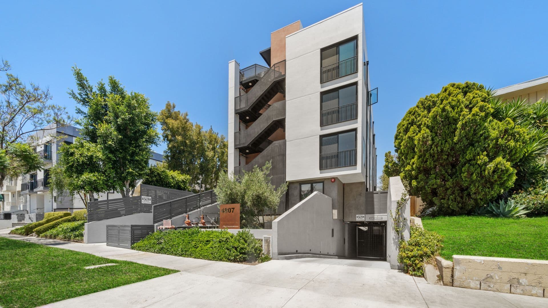 Los Angeles Apartment: 4807 Elmwood Avenue