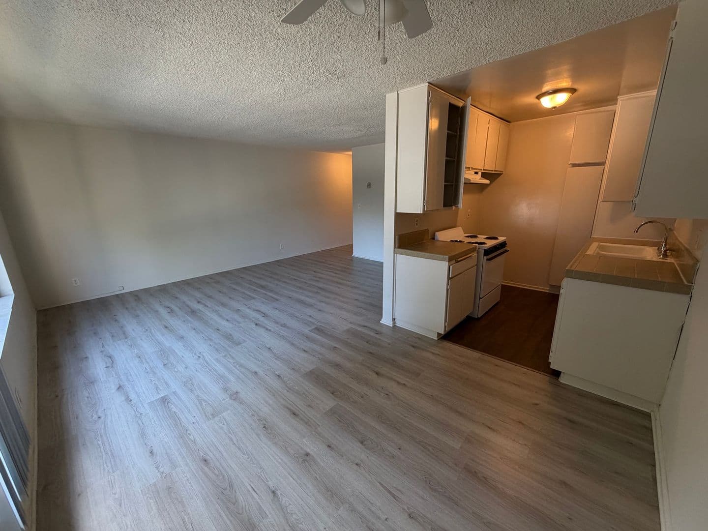 Santa Monica Apartment: 2210 3rd St
