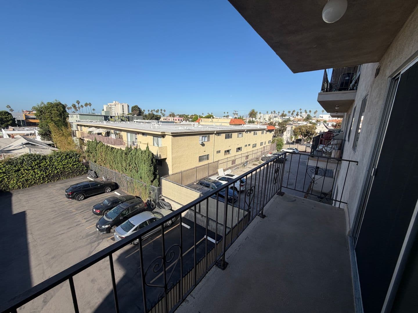 Santa Monica Apartment: 2210 3rd St