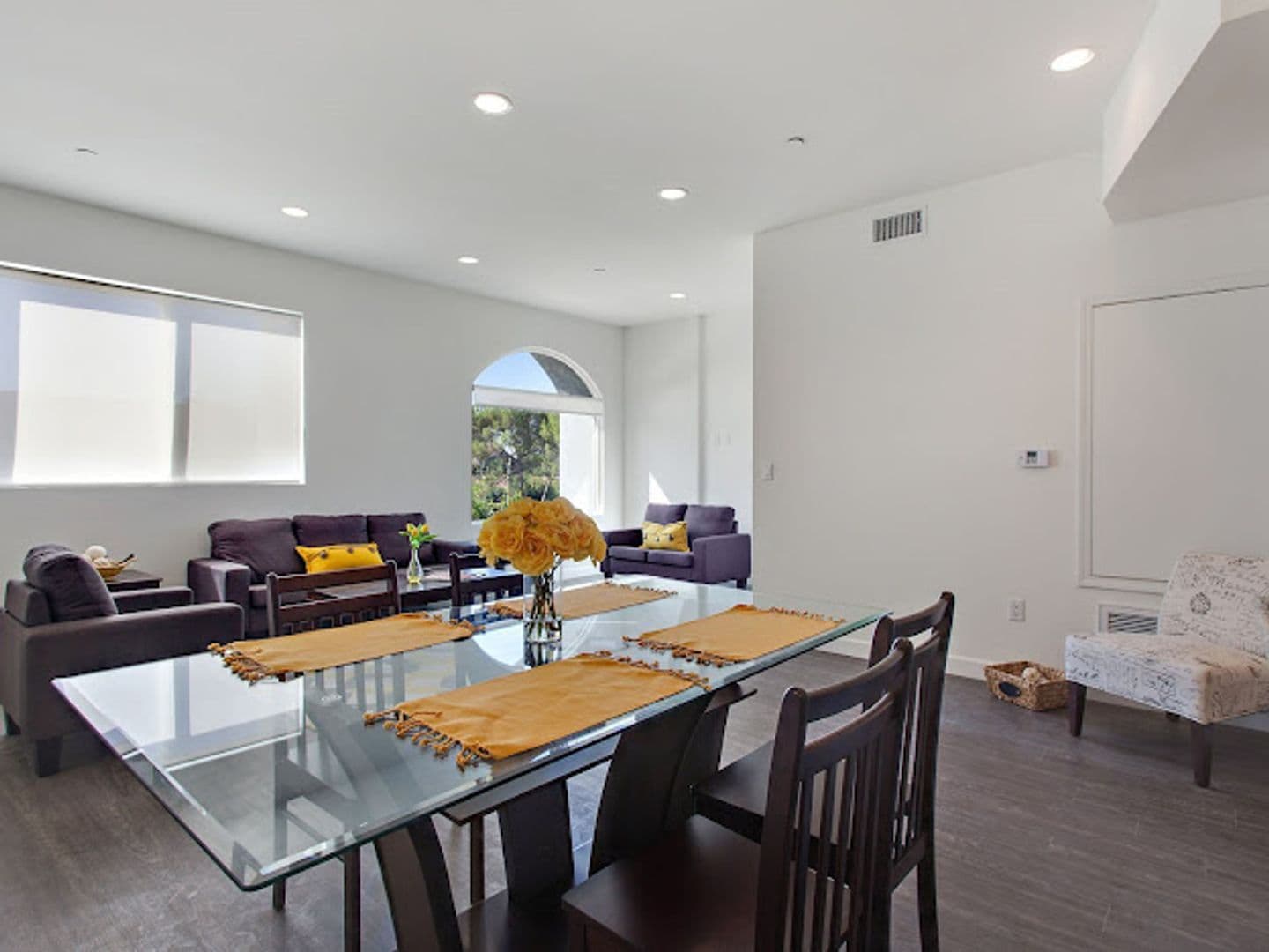 Los Angeles Apartment: 610 Levering Ave