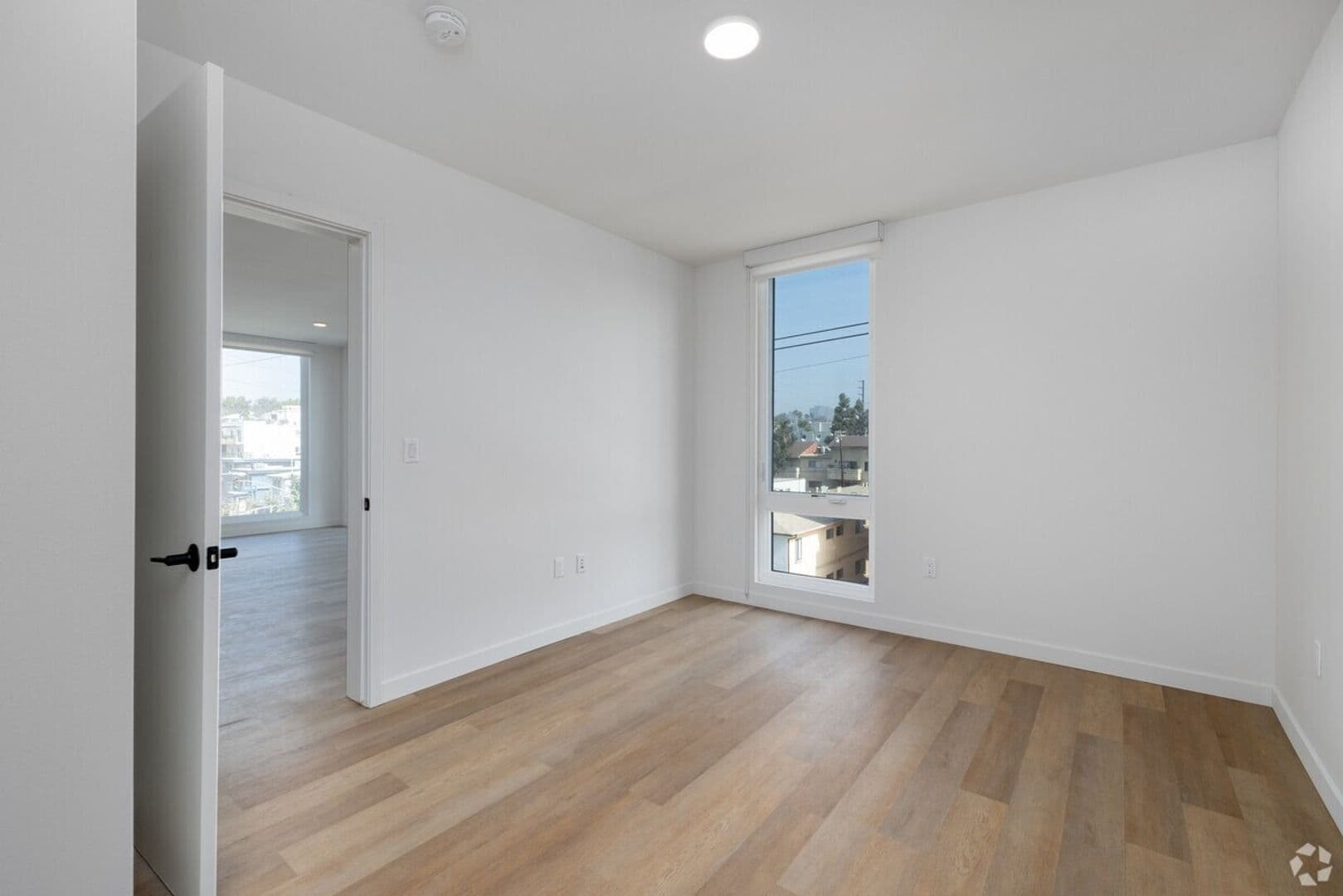 Los Angeles Apartment: 11701 Santa Monica Boulevard