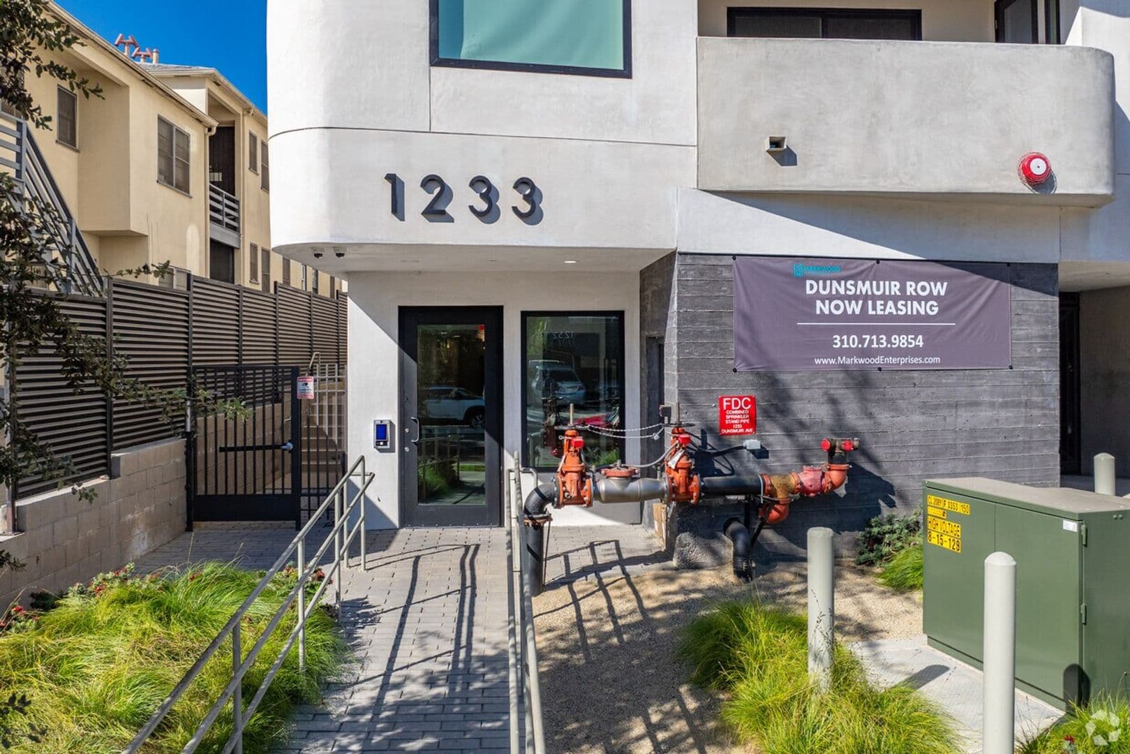 Los Angeles Apartment: 1233 S. Dunsmuir Avenue