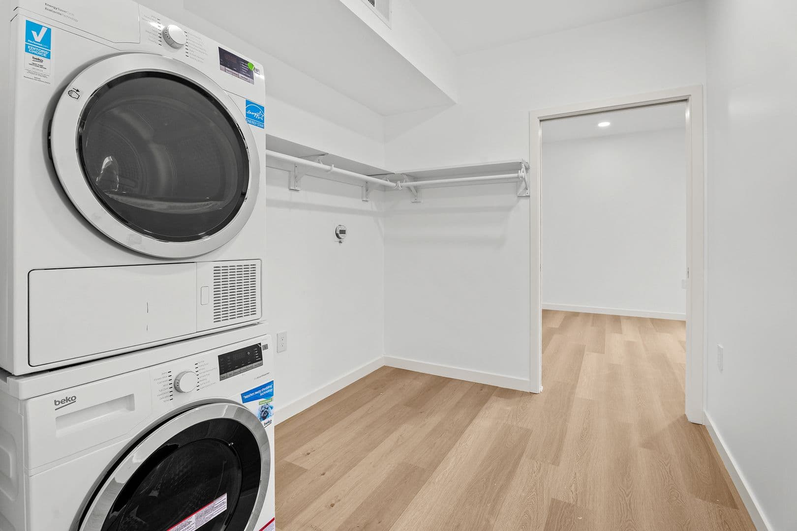 Los Angeles Apartment: 1233 S. Dunsmuir Avenue
